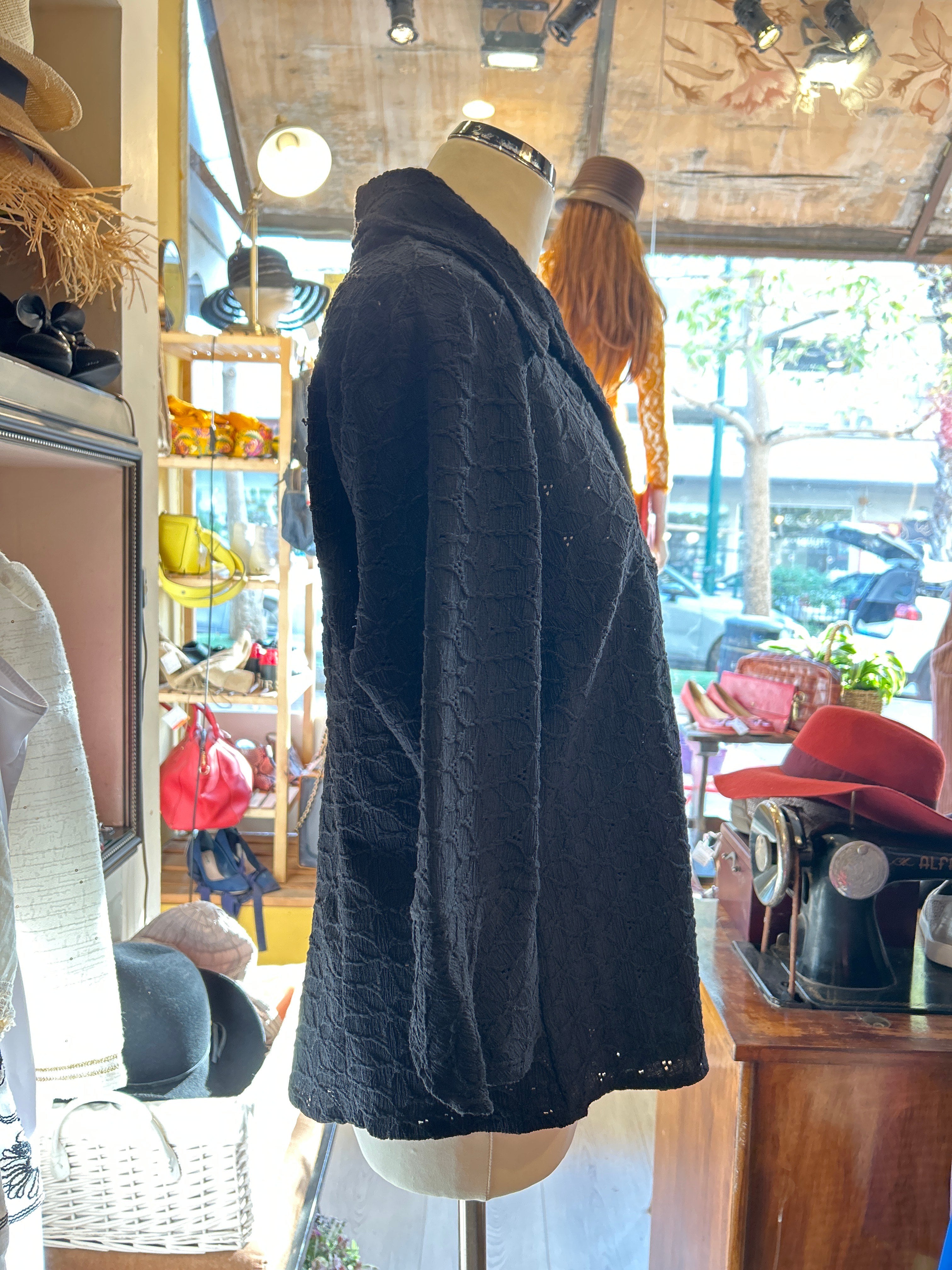 חולצת כפתורים שחורה - Image 3 by Zara